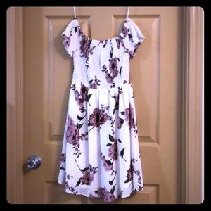 Cute mini dress, off the shoulder. Worn once!
